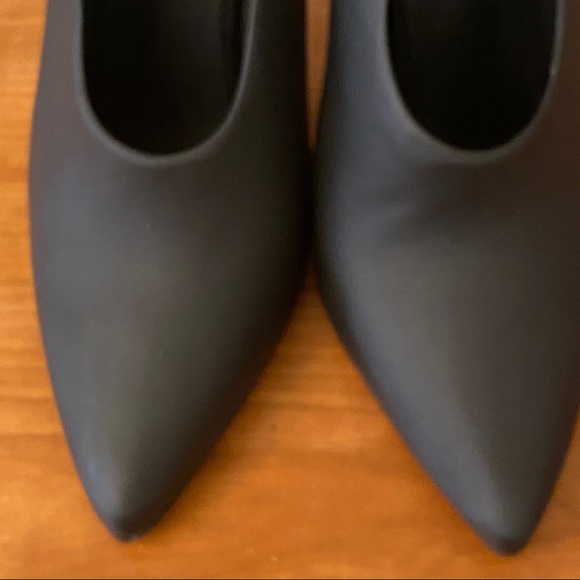 Tibi black leather stilettos with beige snakeskin look accents - Picture 5 of 14